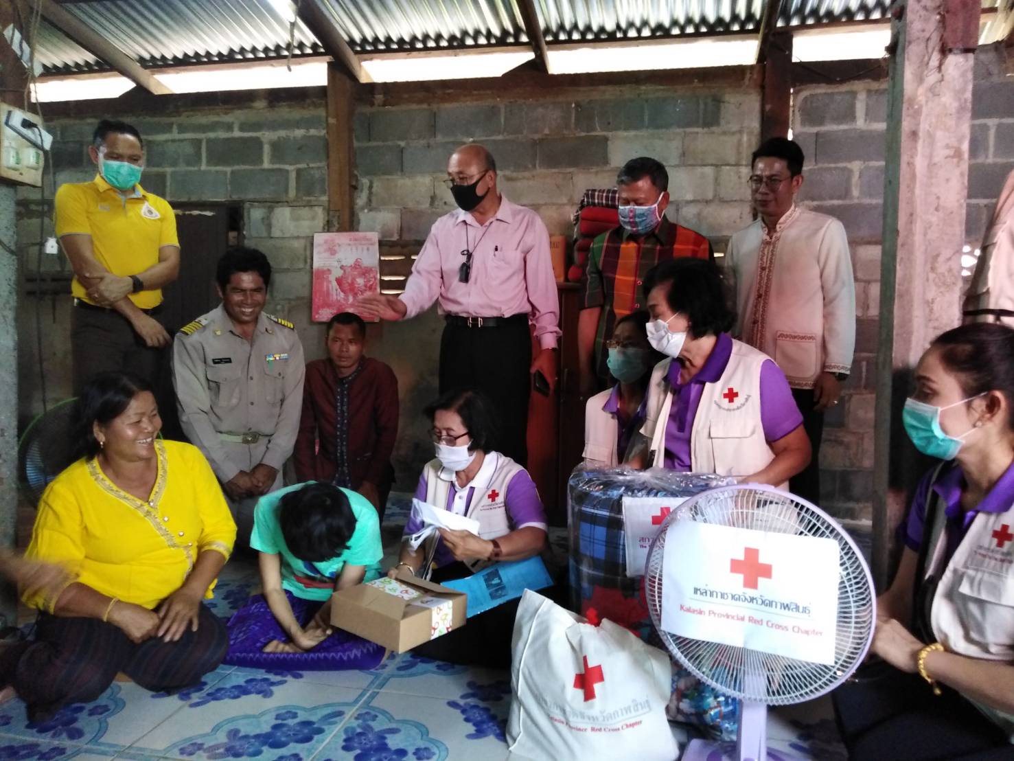 ผู้ว่าราชการจังหวัดกาฬสินธุ์ ลงพื้นที่ตรวจเยี่ยมครัวเรือนยากจน ราย น.ส.เสาร์ บุญนคร