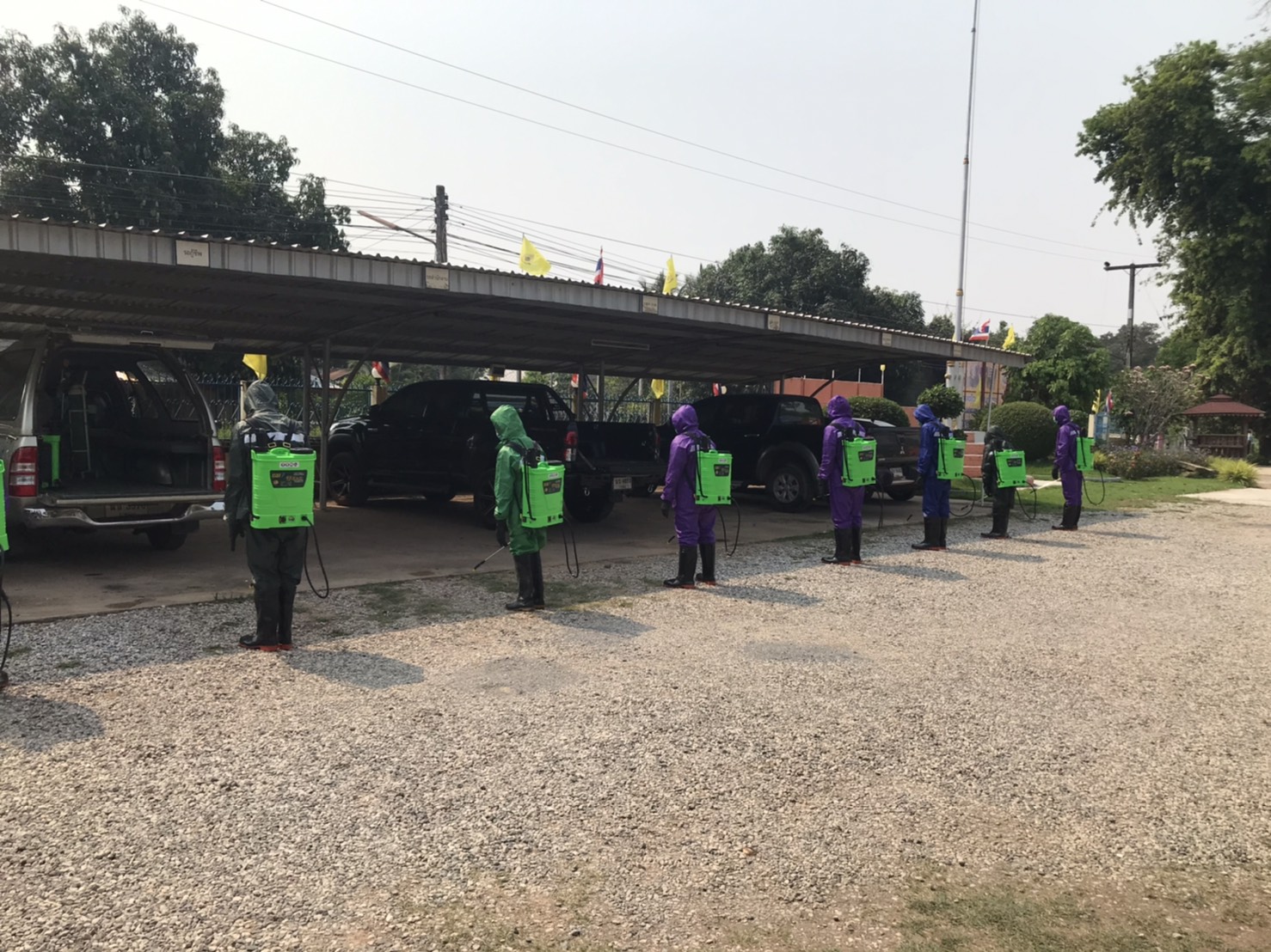 ฉีดพ่นยาฆ่าเชื้อโรคบริเวณพื้นที่เสี่ยงต่อโรคไวรัสโคโรนา 2019